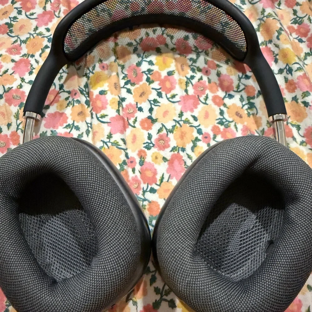 Wireless Over-Ear Headphones - Picture 3 of 3